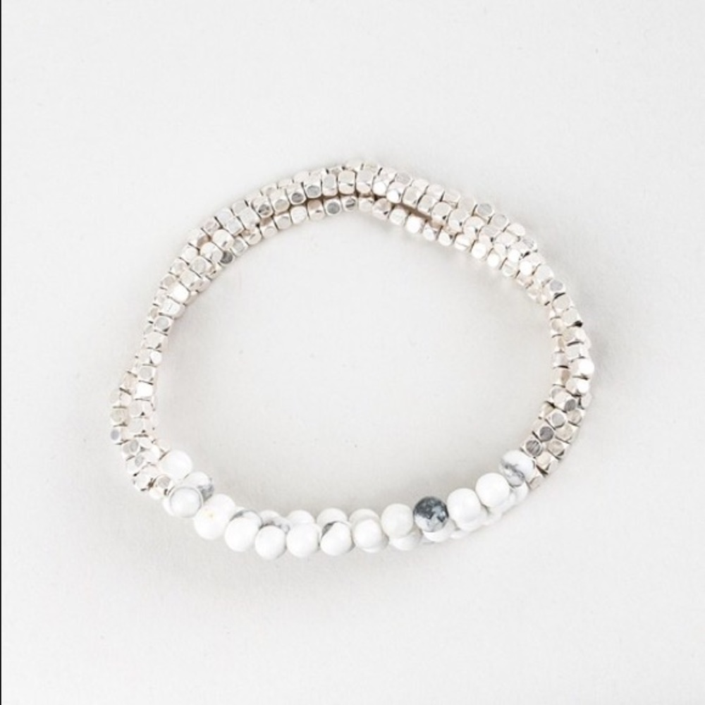✨Last One✨Howlite And Metal Beaded Bracelets - Picture 2 of 2